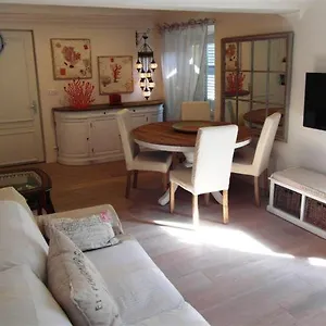 Apartment Charming Corner Abode With Castle Views, Nice
